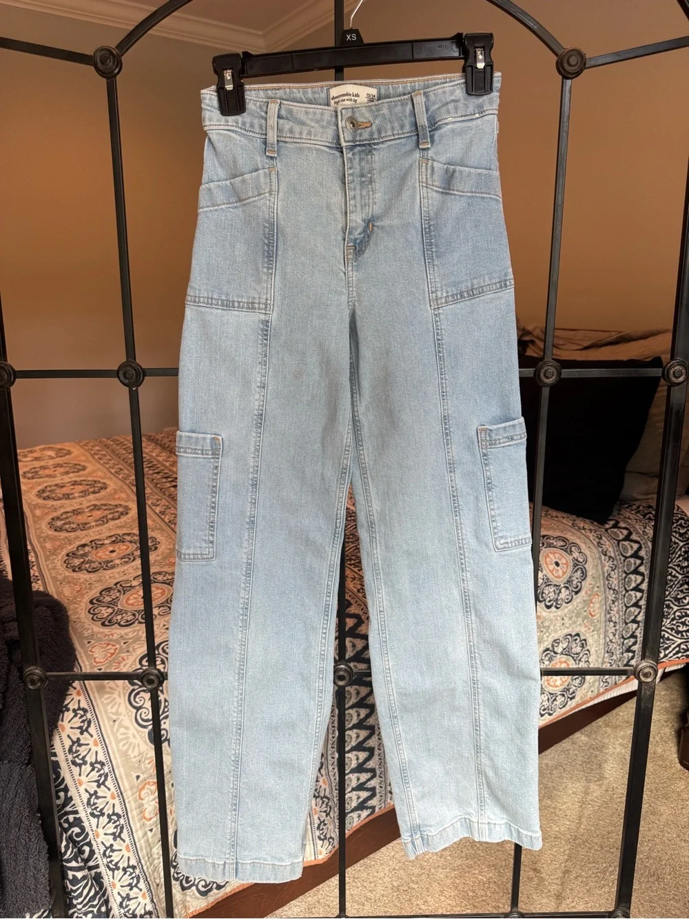 Abercrombie Kids Girls Light Wash Cargo Jeans 13/14 LONG